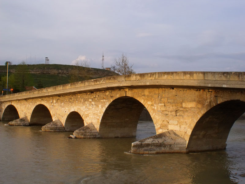 tarihi köprü